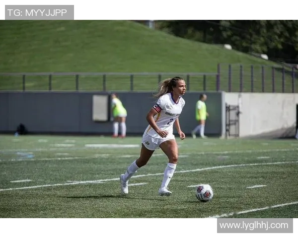 足球球星女友晒戒指引热议 被疑暗示婚讯