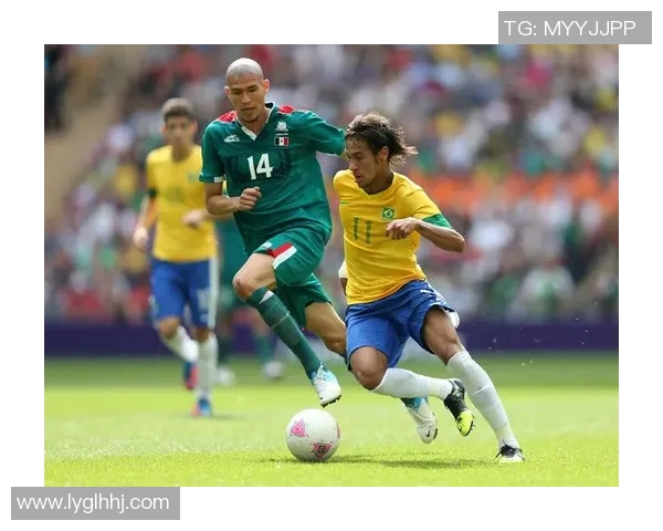 耐克传奇足球鞋与顶级前锋球星的完美结合展现速度与力量的极致魅力 耐克传奇足球鞋与顶级前锋球星的完美结合展现速度与力量的极致魅力