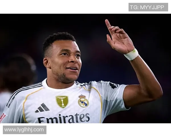 九图呈现足坛巨星风采全面解读球星荣耀与激情瞬间 九图呈现足坛巨星风采全面解读球星荣耀与激情瞬间