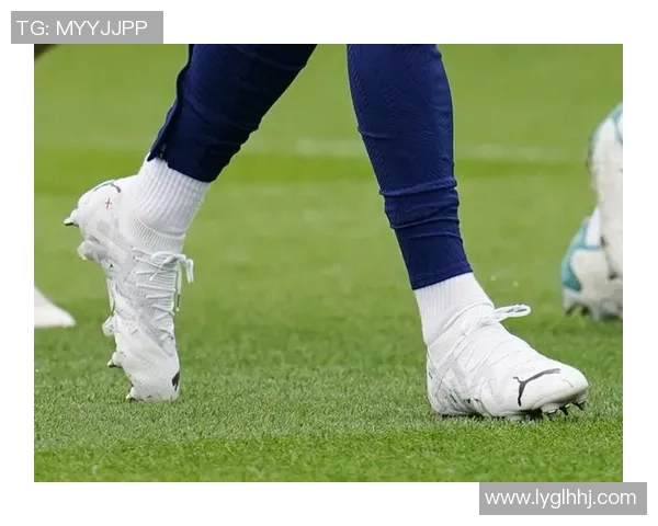 全球足球球星十大经典球鞋排行榜 精选顶级装备助力超凡表现 全球足球球星十大经典球鞋排行榜 精选顶级装备助力超凡表现